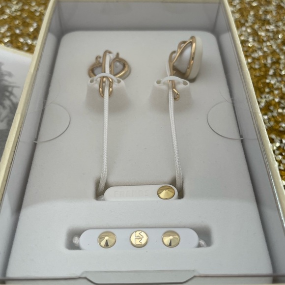 Ear buds with Glam - Picture 12 of 12